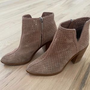 Women’s suede boots